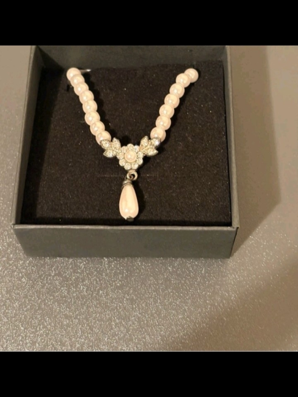 Elegant Pearl Teardrop Pendant Necklace